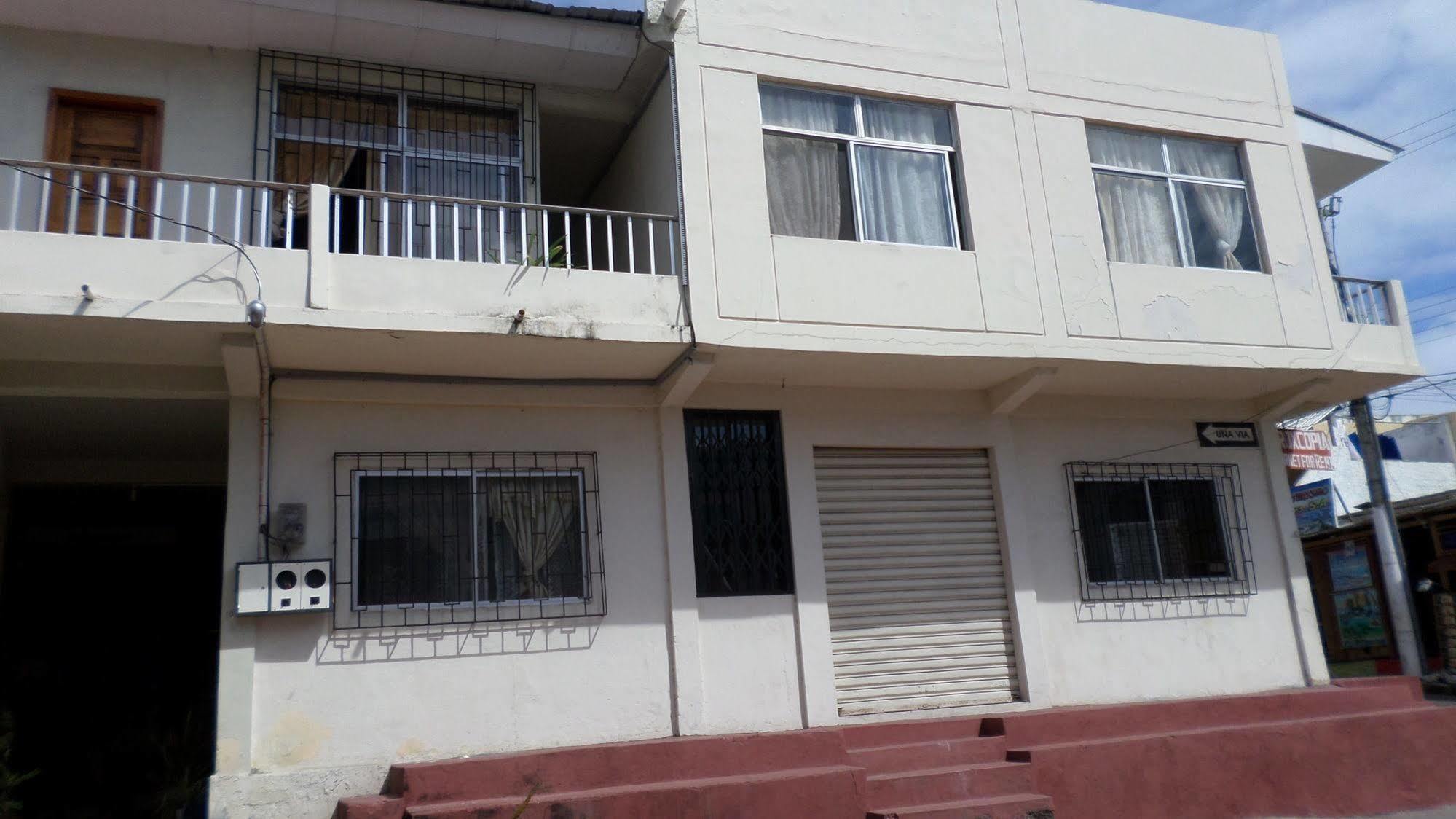 Hostal Miconia Puerto Ayora  Exterior photo