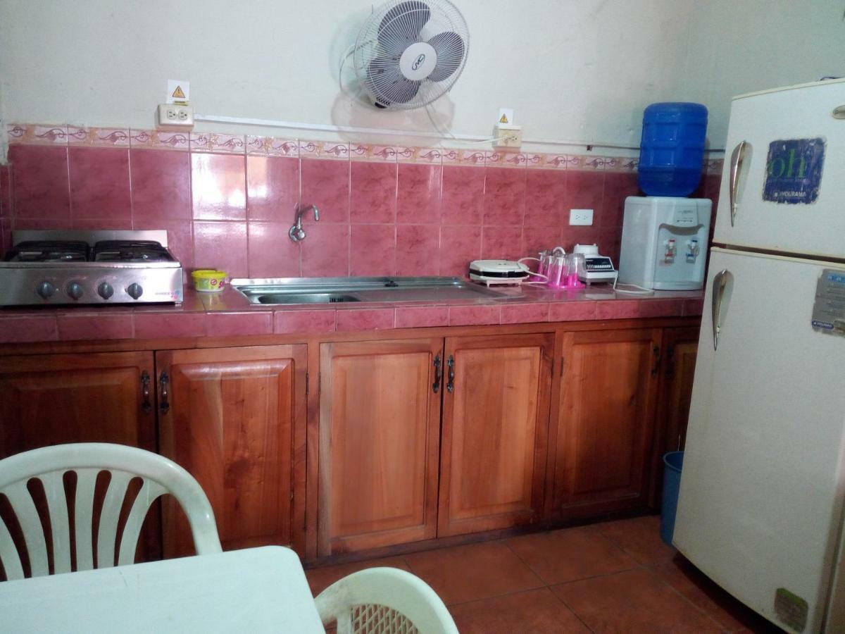 Hostal Miconia Puerto Ayora  Exterior photo